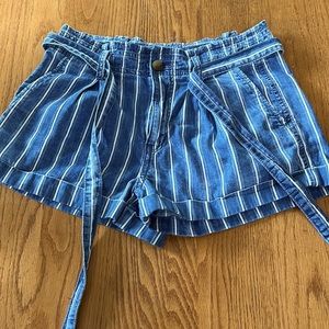 American Eagle cotton paper bag striped shorts. Size 4